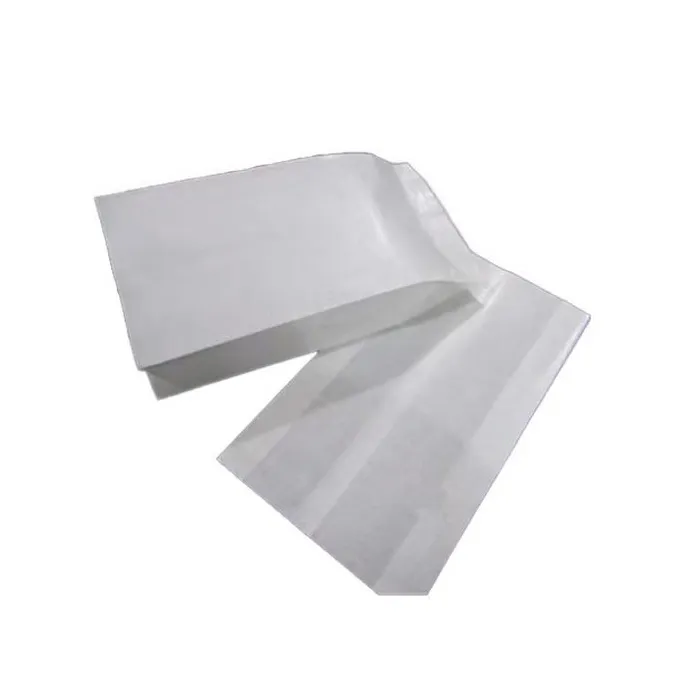 ¿Cómo difieren las bolsas de papel de PE recubiertas de color blancas de las bolsas de papel o plástico tradicionales?